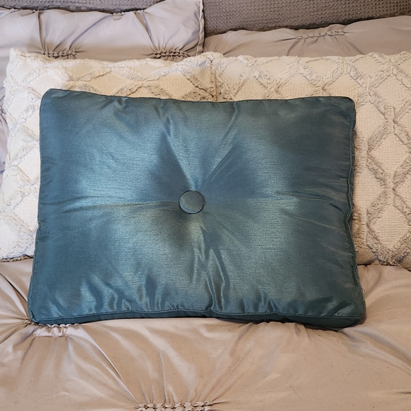Large Teal Decorative Pillow Like New EUC - Picture 3 of 4